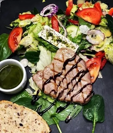 Restauracja I Izba Rybacka W Krainie Wygaslych Wulkanow *