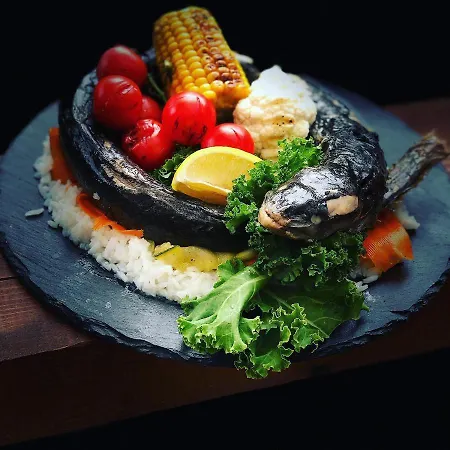 Restauracja I Izba Rybacka W Krainie Wygaslych Wulkanow *