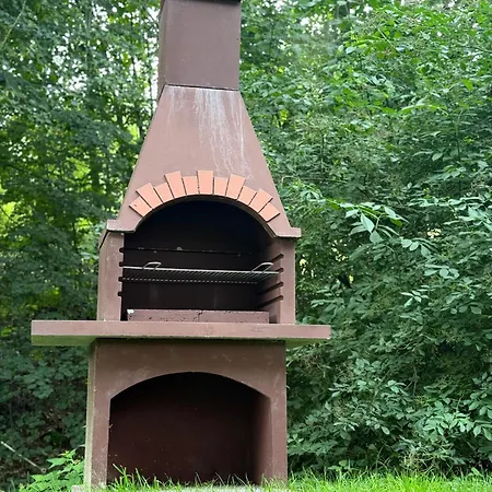 Restauracja I Izba Rybacka W Krainie Wygaslych Wulkanow 아파트