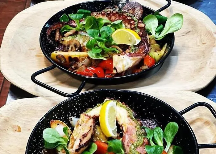 Restauracja I Izba Rybacka W Krainie Wygaslych Wulkanow 아파트